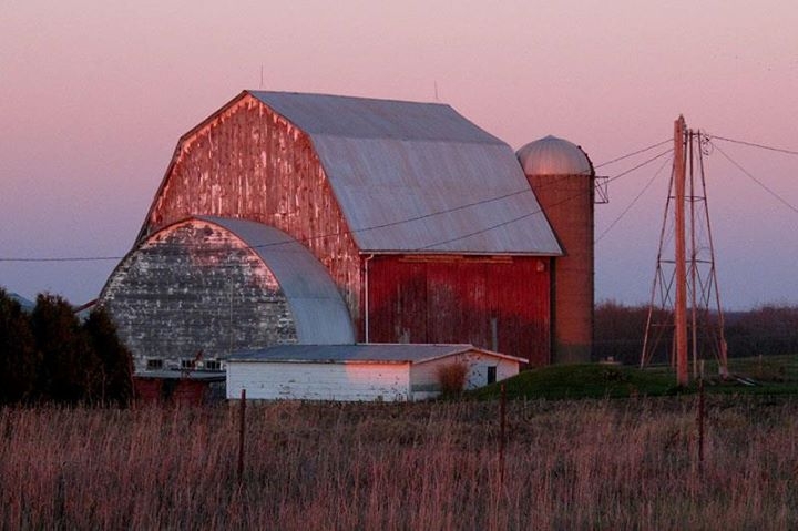 Barn along US-18, southwest Wisconsin