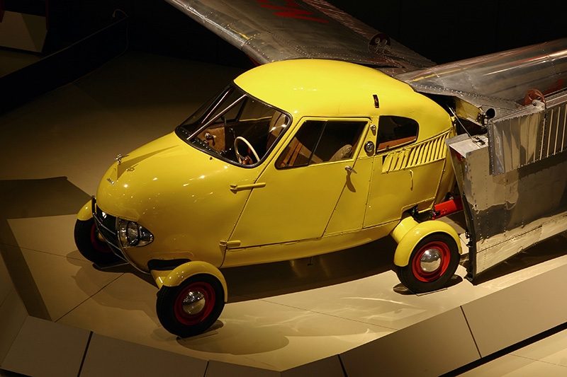 AirVenture Museum - A Study in Circles and Curves