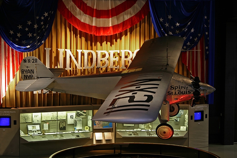 AirVenture Museum - A Study in Circles and Curves