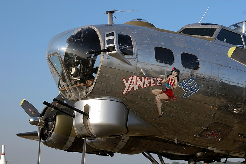 B-17 Flying Fortress Bomber "Yankee Girl"