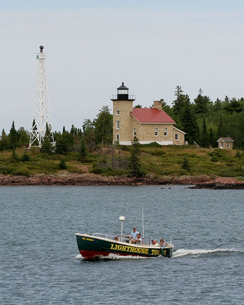 Copper Harbor Lighthouse tour boat returning to dock