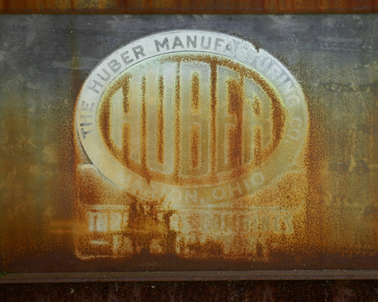 Huber Manufacturing Co. Logo