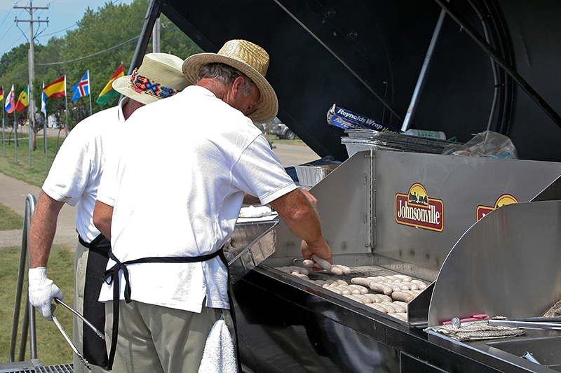 Cooking brats on the World's Largest Grill at EAA