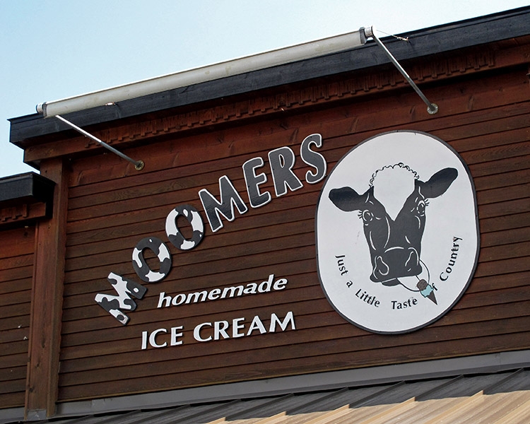 Visiting Moomer's Ice Cream Shop in Traverse City
