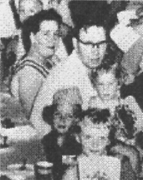 1950s+Block+Family+Newspaper+S-3163797062-O