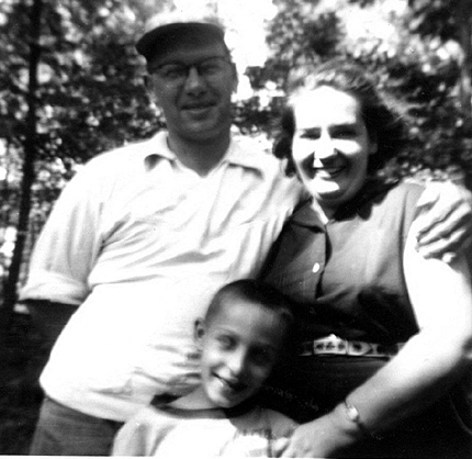 1950s+Dad%2C+Mom+%26+Phil-3163797327-O